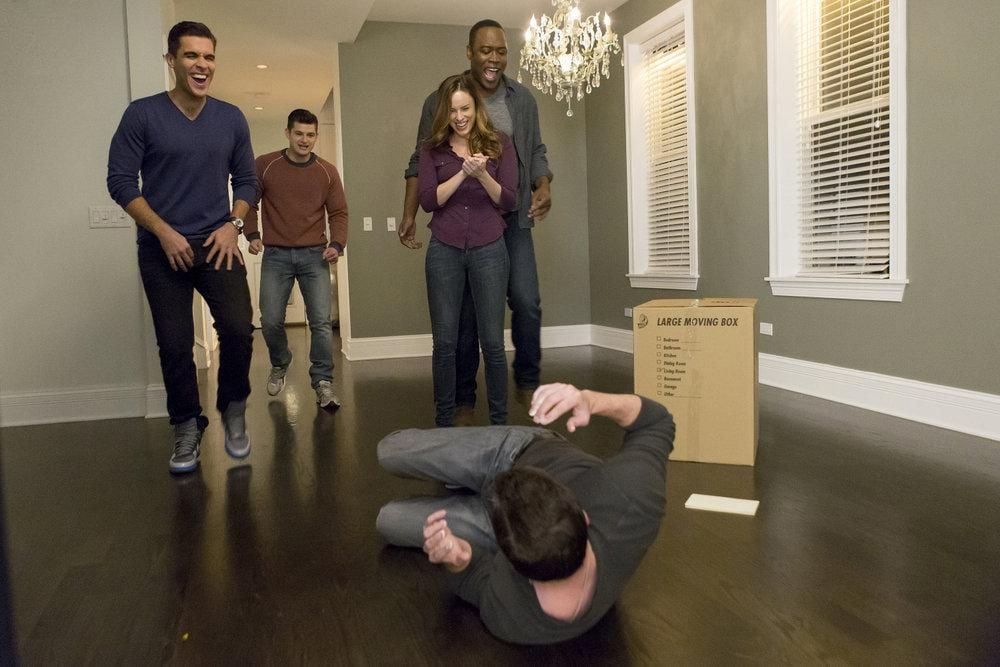 Sirens : Foto Jessica McNamee, Kevin Bigley, Josh Segarra