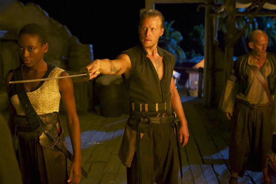 Crossbones : Foto Ezra Buzzington, Tracy Ifeachor