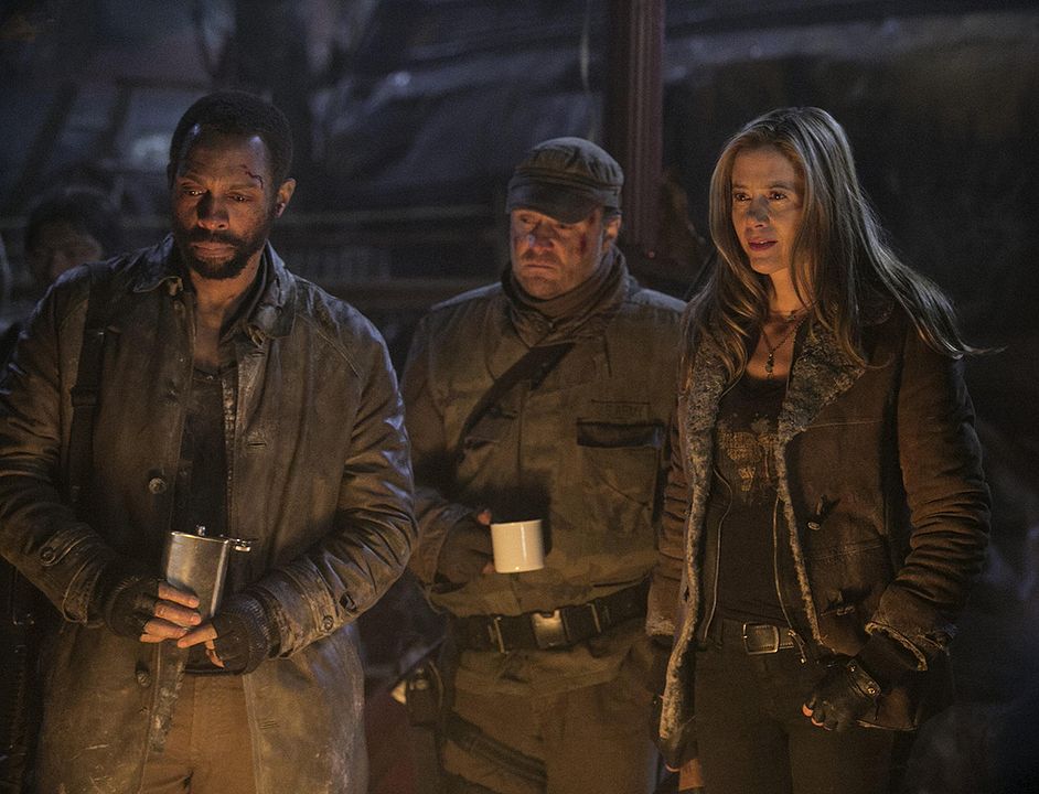 Falling Skies : Foto Mira Sorvino