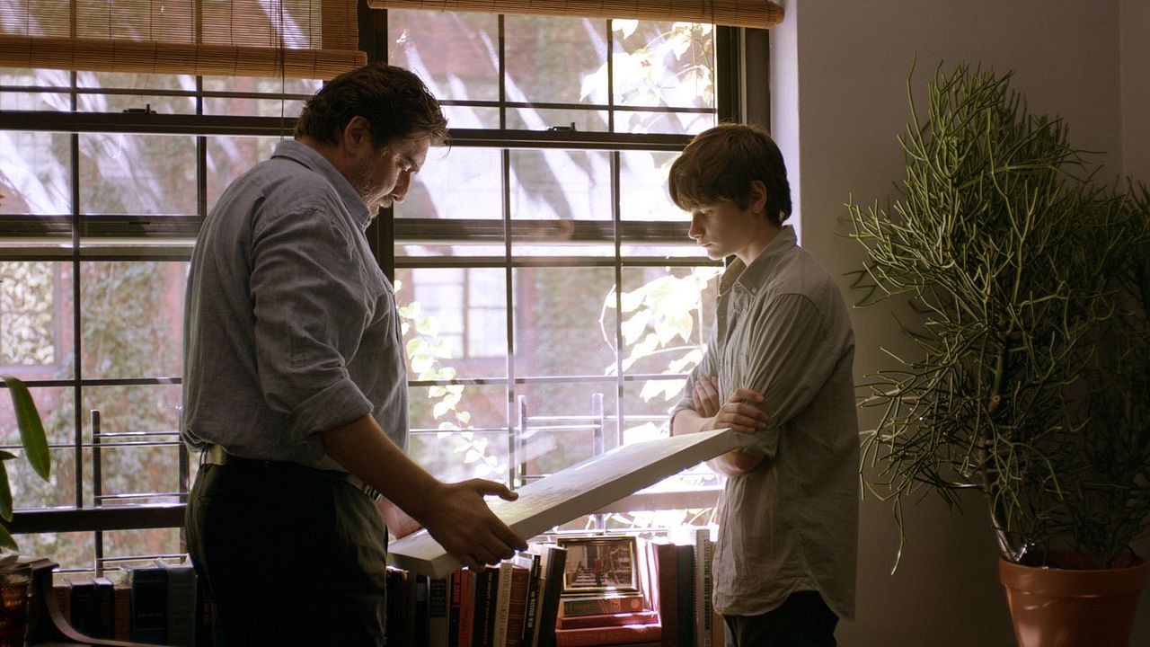 El amor es extraño : Foto Alfred Molina