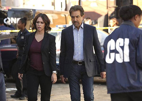 Mentes criminales : Foto Jennifer Love Hewitt, Joe Mantegna