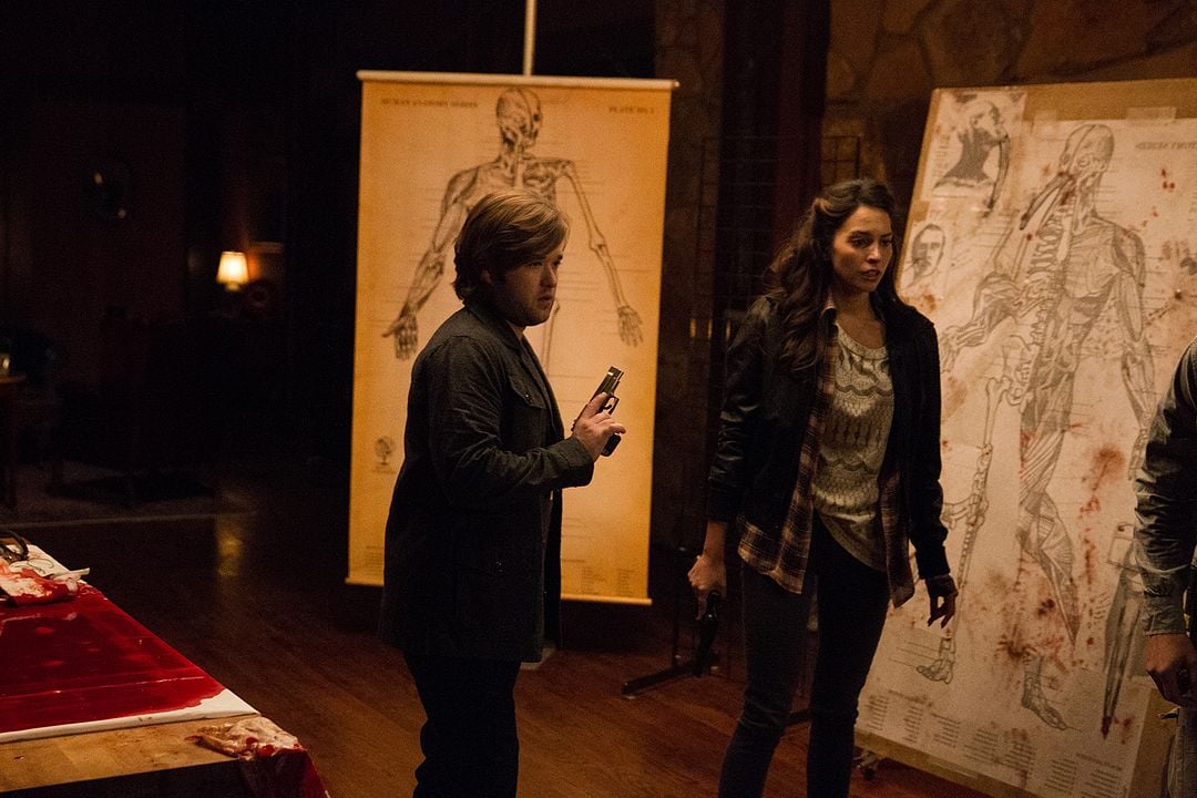 Foto Haley Joel Osment, Genesis Rodriguez