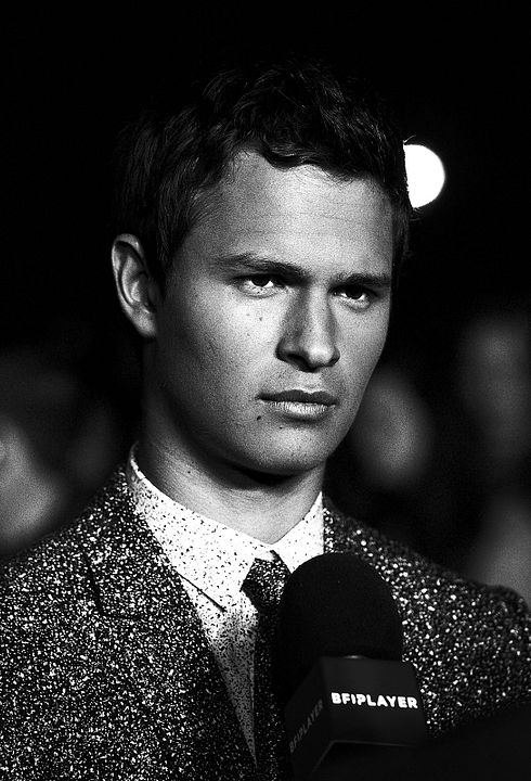 Cobertura de revista Ansel Elgort