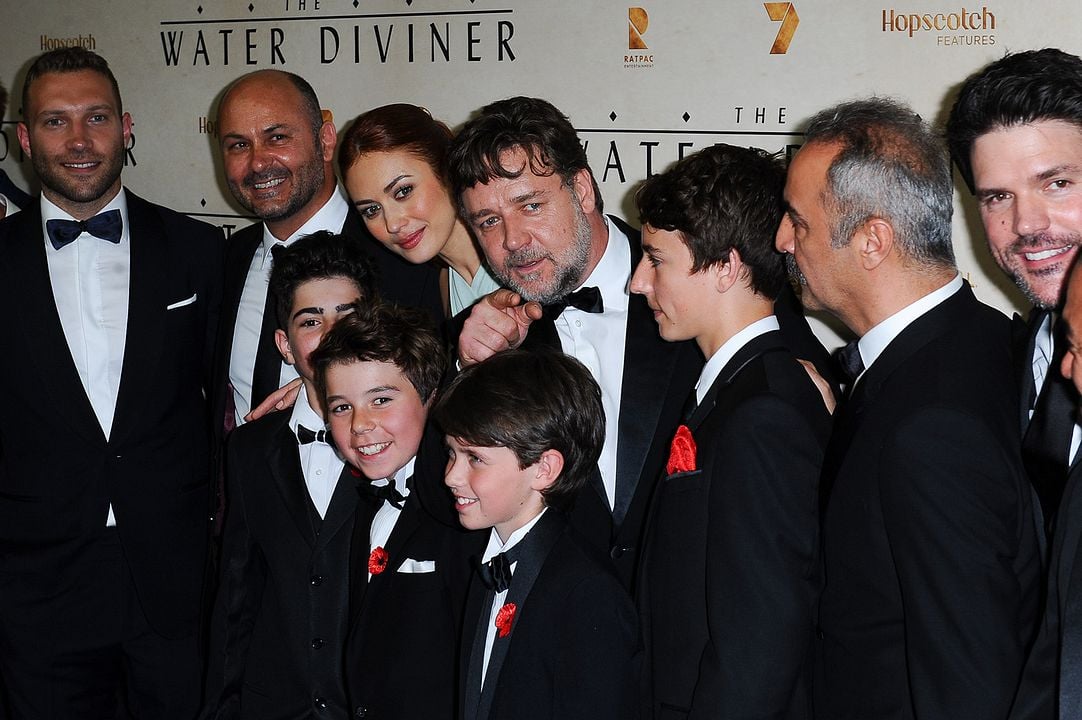 Cobertura de revista Olga Kurylenko, Russell Crowe, Jai Courtney