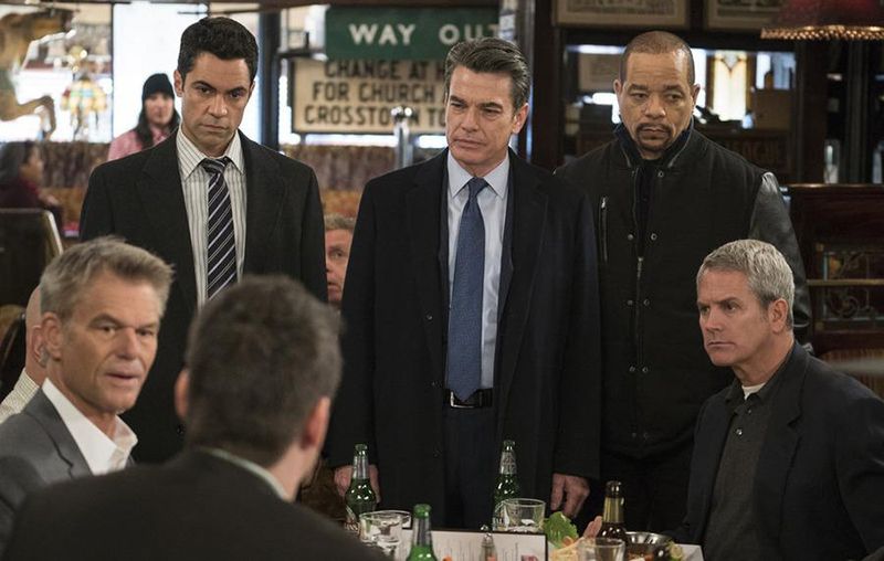 La Ley Y El Orden: UVE : Foto Danny Pino, Peter Gallagher, Ice-T
