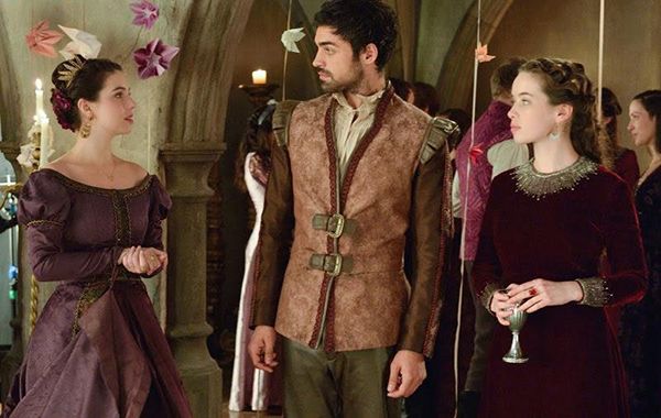 Foto Adelaide Kane, Sean Teale, Anna Popplewell