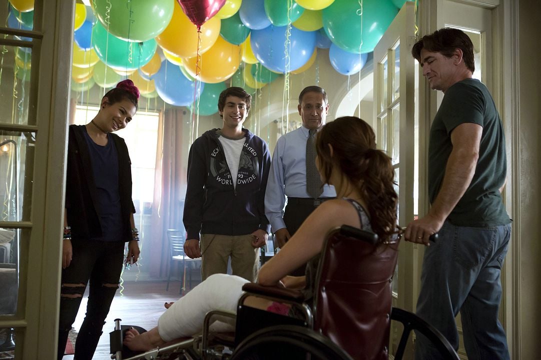 La noche del Demonio: Capítulo 3 : Foto Stefanie Scott, Dermot Mulroney