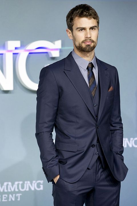 La serie Divergente: Insurgente : Cobertura de revista Theo James