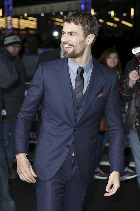 La serie Divergente: Insurgente : Cobertura de revista Theo James