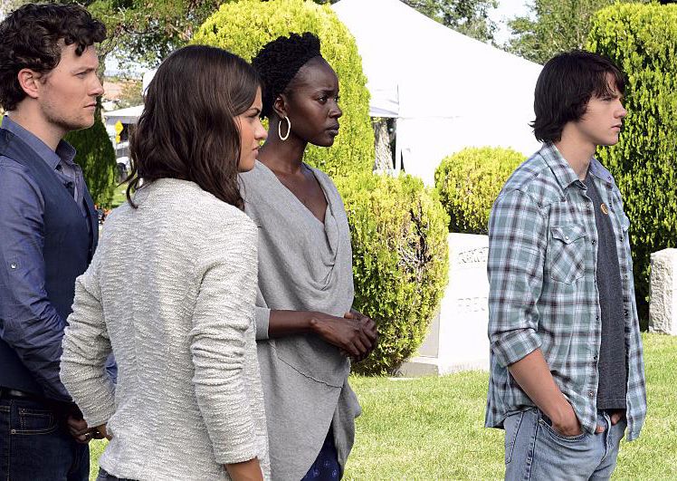 The Messengers : Foto Joel Courtney, Sofia Black D'Elia