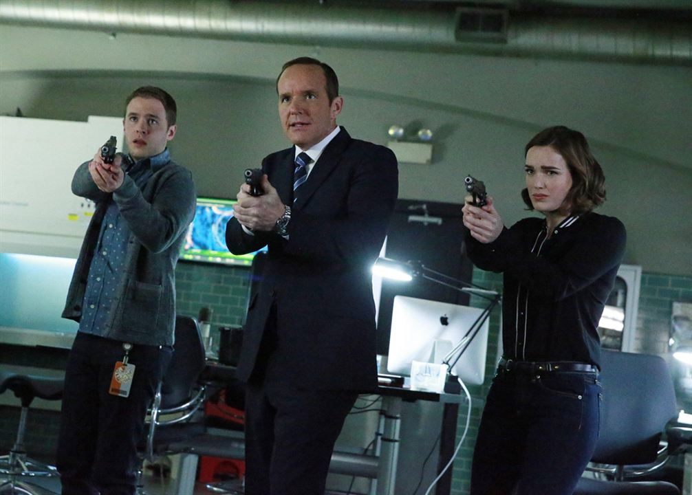Agentes de S.H.I.E.L.D. : Póster Iain De Caestecker, Clark Gregg, Elizabeth Henstridge