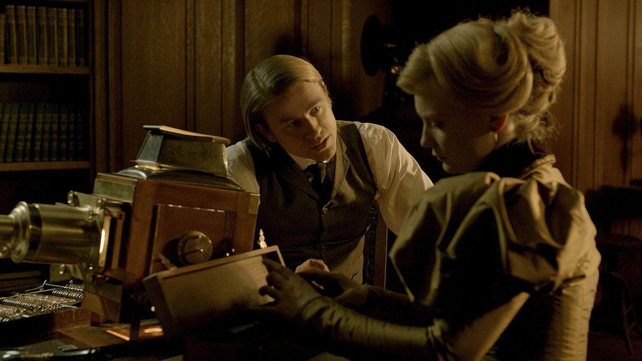 La cumbre escarlata : Foto Mia Wasikowska, Charlie Hunnam