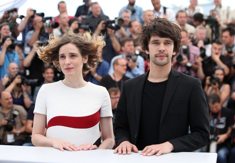 La langosta : Cobertura de revista Ben Whishaw