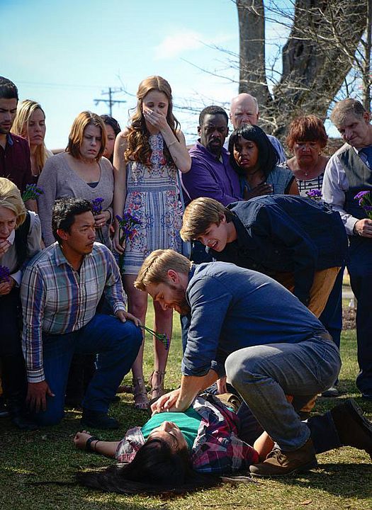 Bajo el domo : Foto Colin Ford, Mike Vogel