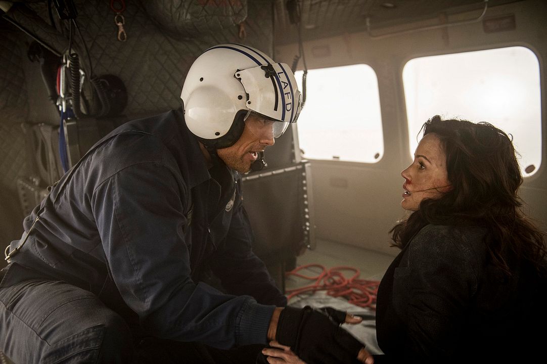Terremoto: La falla de San Andrés : Foto Carla Gugino, Dwayne Johnson