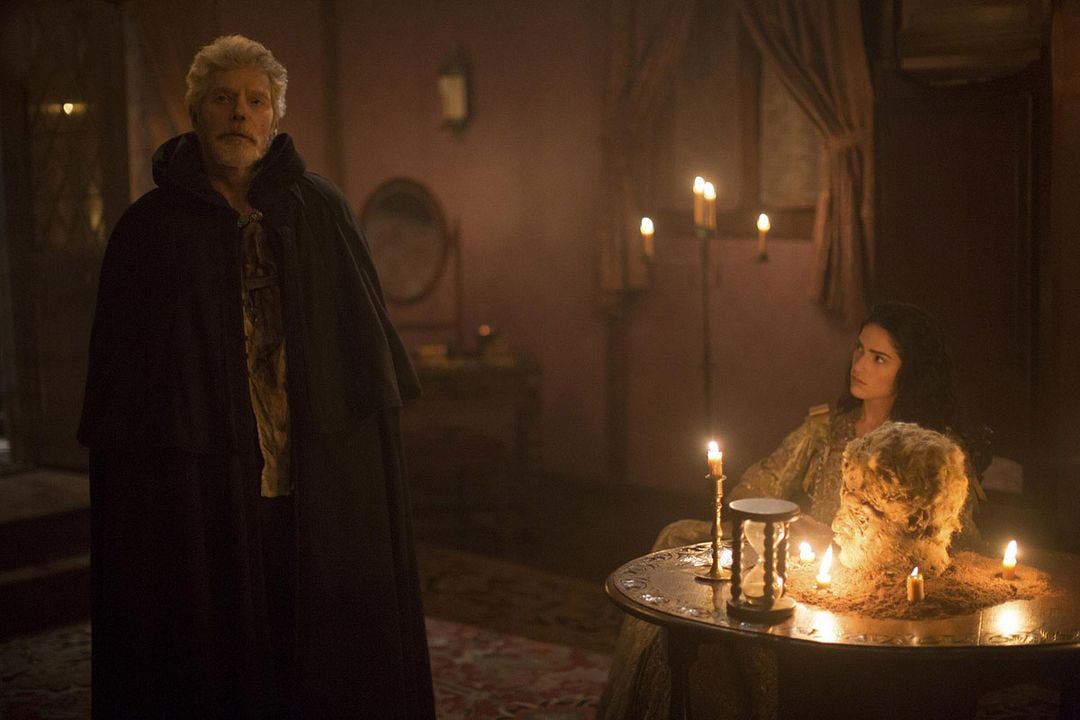 Salem : Foto Janet Montgomery, Stephen Lang