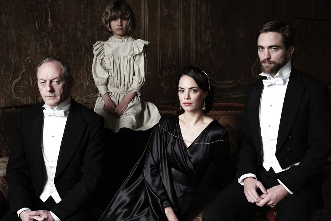 Foto Bérénice Bejo, Liam Cunningham, Robert Pattinson