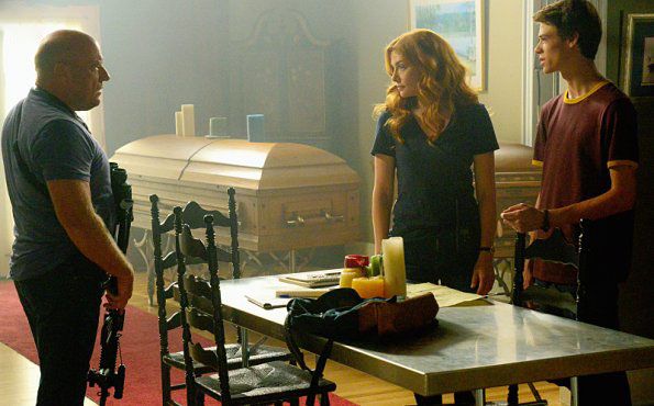 Bajo el domo : Foto Colin Ford, Dean Norris