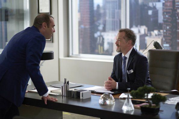 Suits : Foto David Costabile, Rick Hoffman