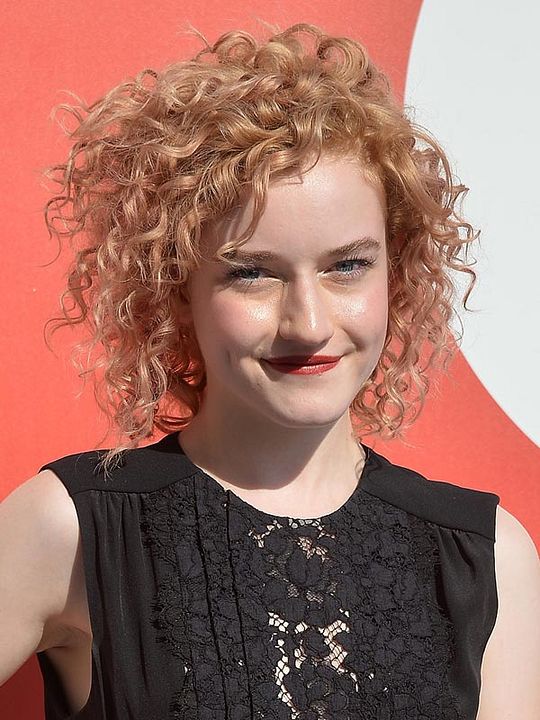Póster Julia Garner