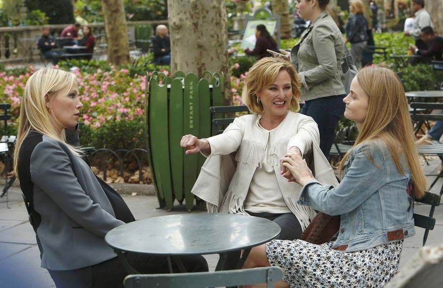 La Ley Y El Orden: UVE : Foto Virginia Madsen, Lindsay Pulsipher, Kelli Giddish