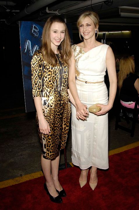 Cobertura de revista Taissa Farmiga, Vera Farmiga