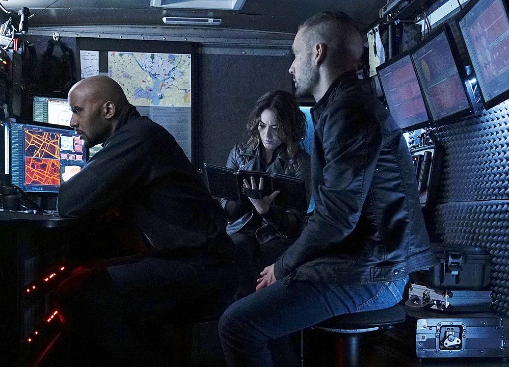 Agentes de S.H.I.E.L.D. : Foto Chloe Bennet, Henry Simmons, Nick Blood