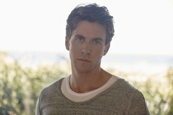 Foto Ashley Zukerman