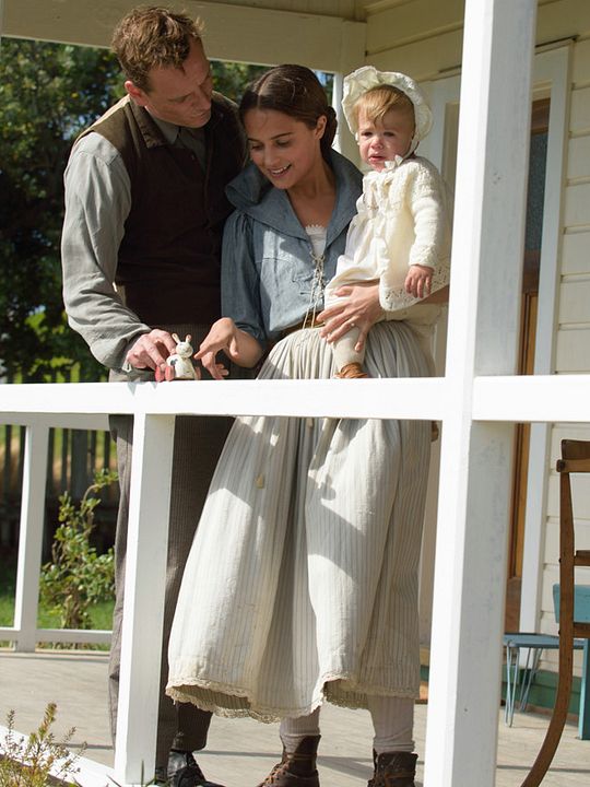 La luz entre los océanos : Póster