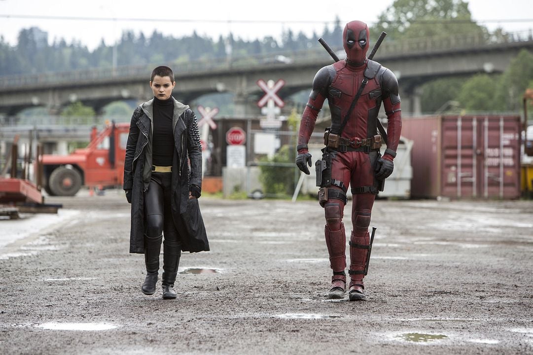 Deadpool : Foto Brianna Hildebrand, Ryan Reynolds