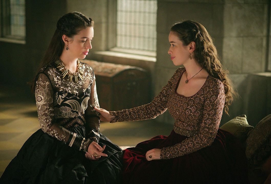 Foto Anna Popplewell, Adelaide Kane
