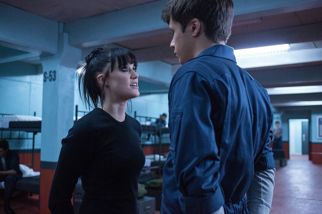 La quinta ola : Foto Maika Monroe, Nick Robinson