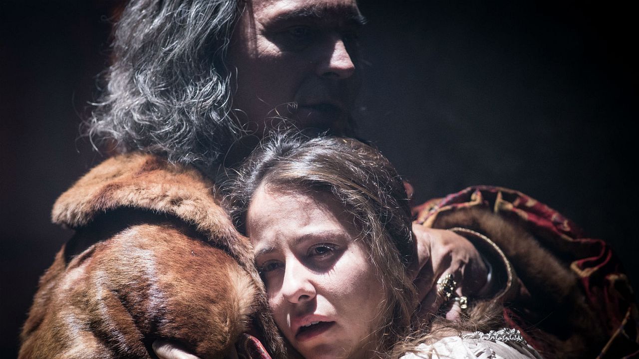 La corona partida : Foto Irene Escolar, José Coronado