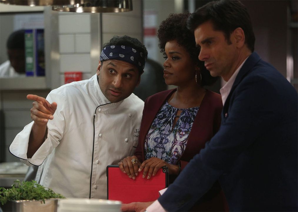 Foto Kelly Jenrette, John Stamos, Ravi Patel