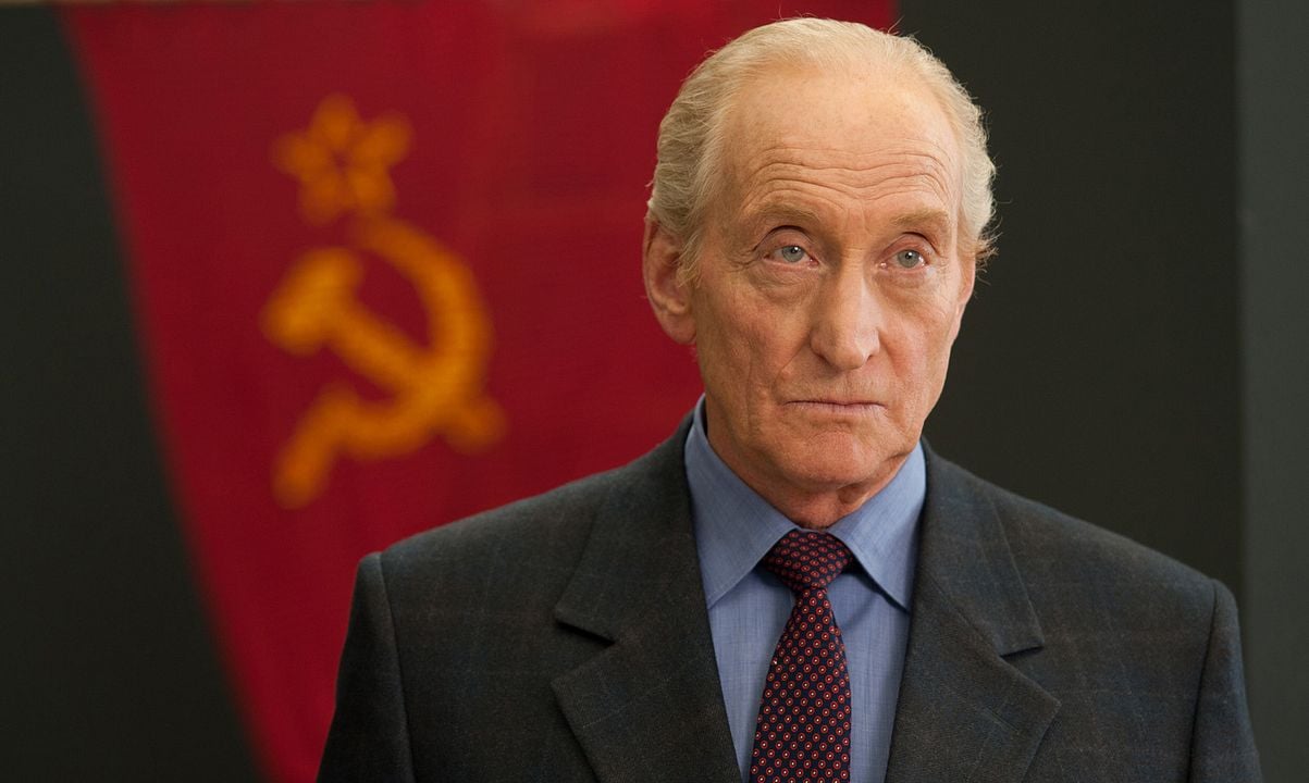 Cuando cae la nieve : Foto Charles Dance