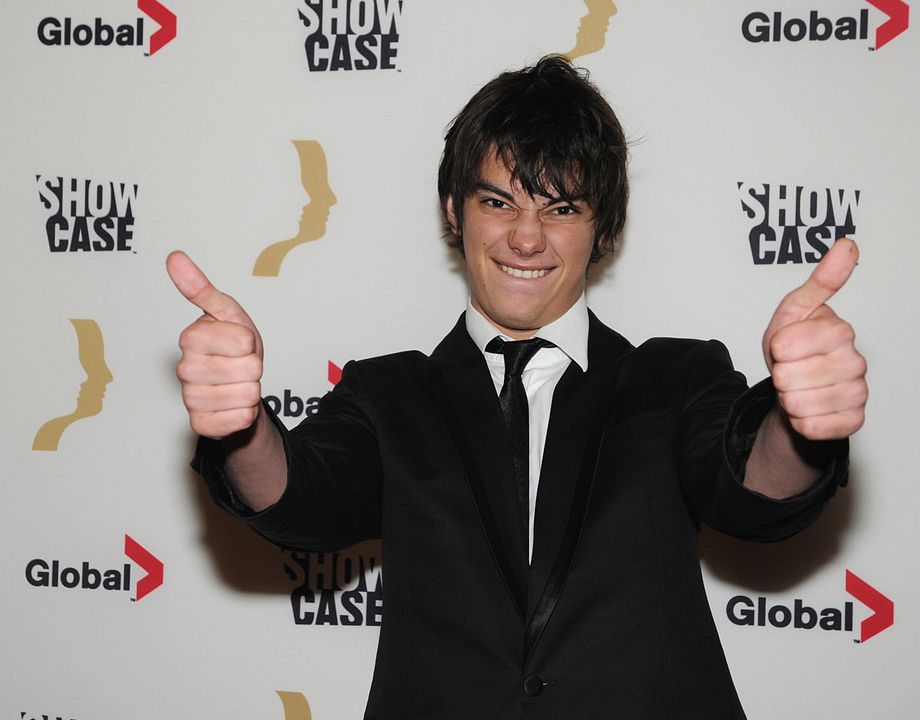 Cobertura de revista Devon Bostick