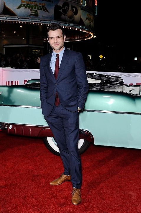 ¡Salve, César! : Cobertura de revista Alden Ehrenreich