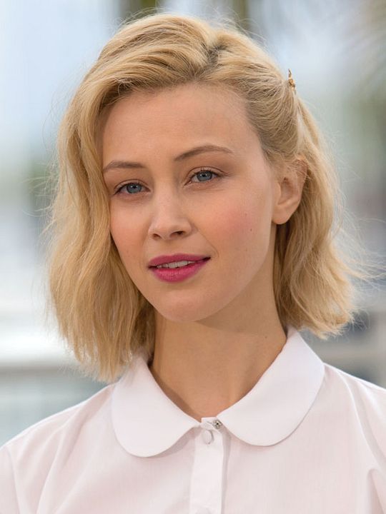 Póster Sarah Gadon