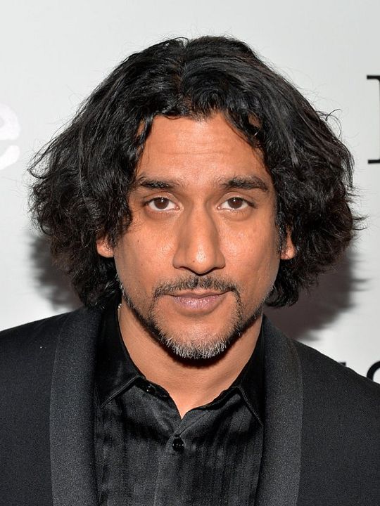 Póster Naveen Andrews