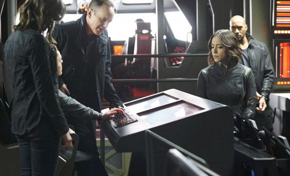Agentes de S.H.I.E.L.D. : Foto Clark Gregg, Chloe Bennet, Henry Simmons