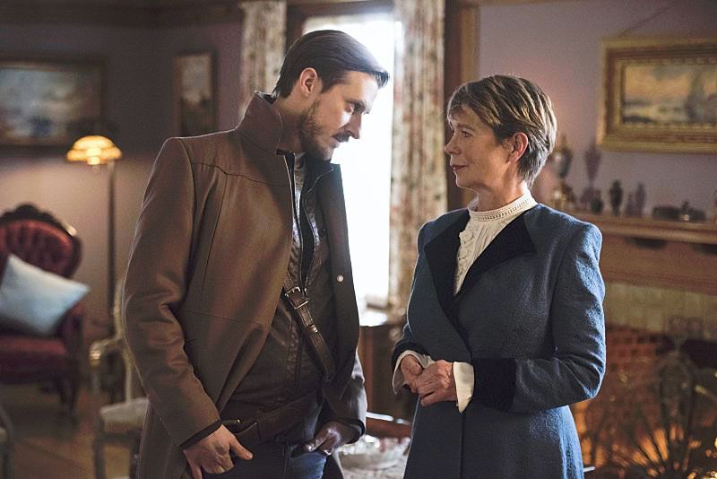 DC's Legends of Tomorrow : Foto Arthur Darvill, Celia Imrie