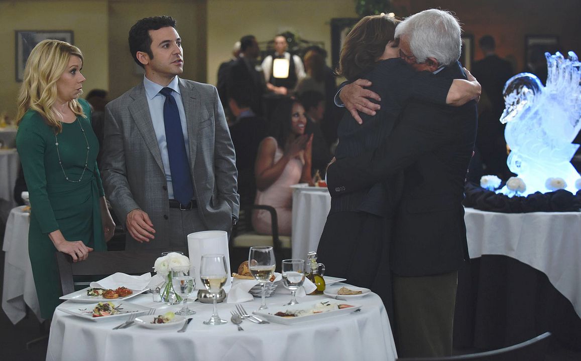 The Grinder : Foto Mary Elizabeth Ellis, Fred Savage