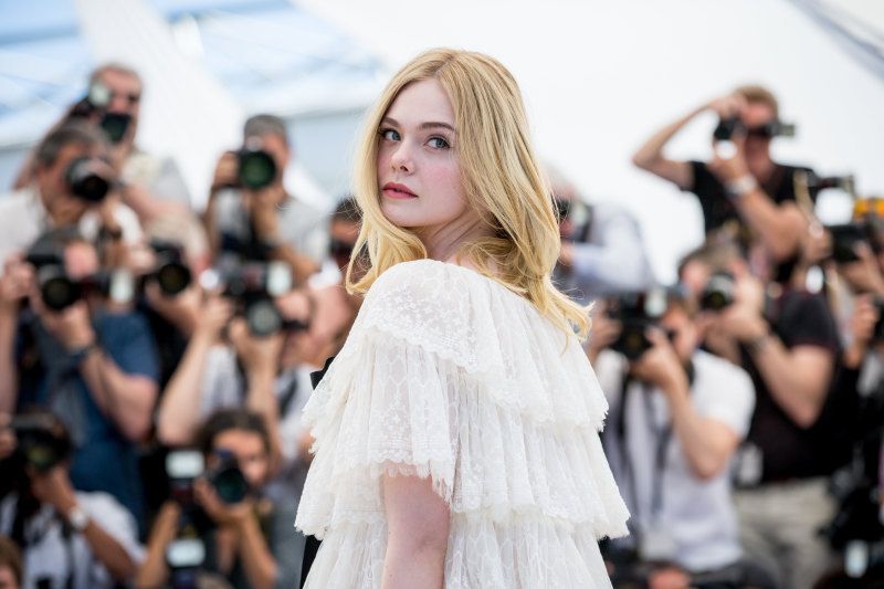 El demonio neón : Cobertura de revista Elle Fanning