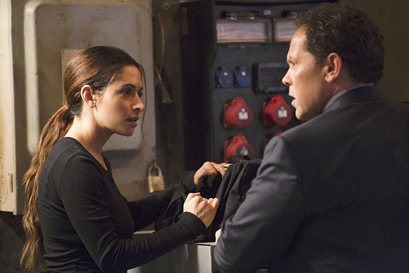 Foto Sarah Shahi, Kevin Chapman