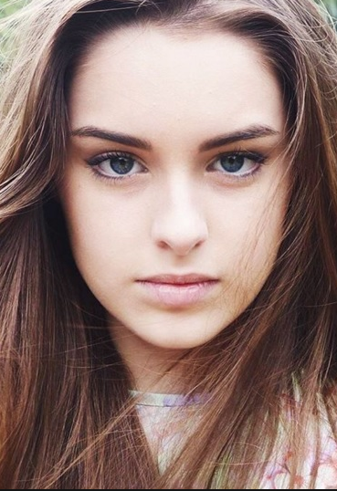 Póster Isabella Moreira