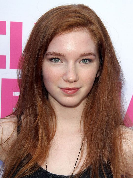 Póster Annalise Basso