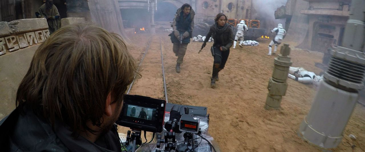 Rogue One: Una historia de Star Wars : Foto Diego Luna, Felicity Jones, Gareth Edwards