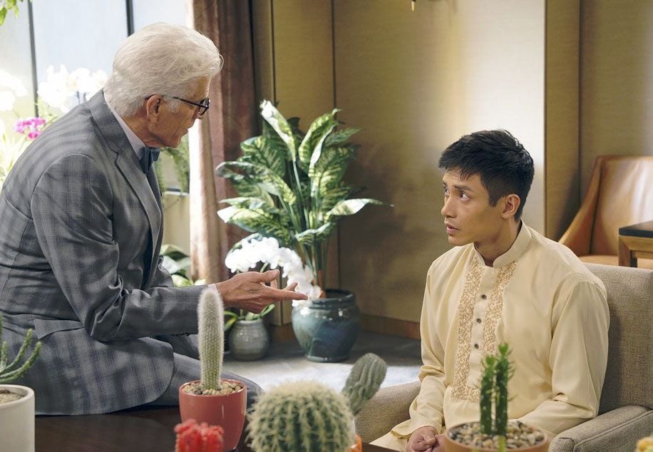 The Good Place : Foto Ted Danson, Manny Jacinto