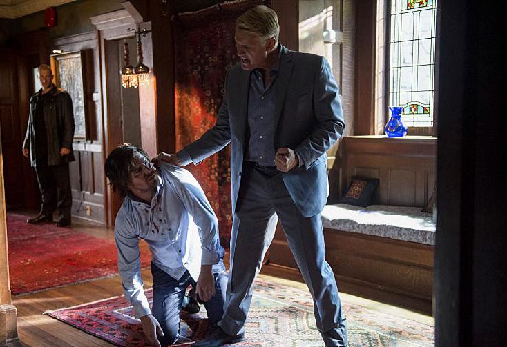 Arrow : Foto Dolph Lundgren, Stephen Amell