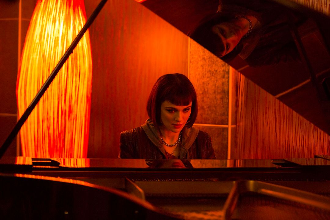 Complete Unknown : Foto